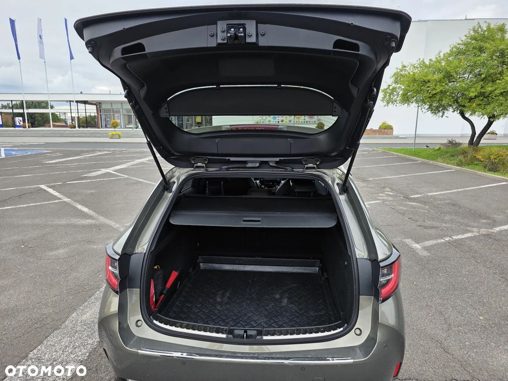 Toyota Corolla 2.0 Hybrid Executive - 8