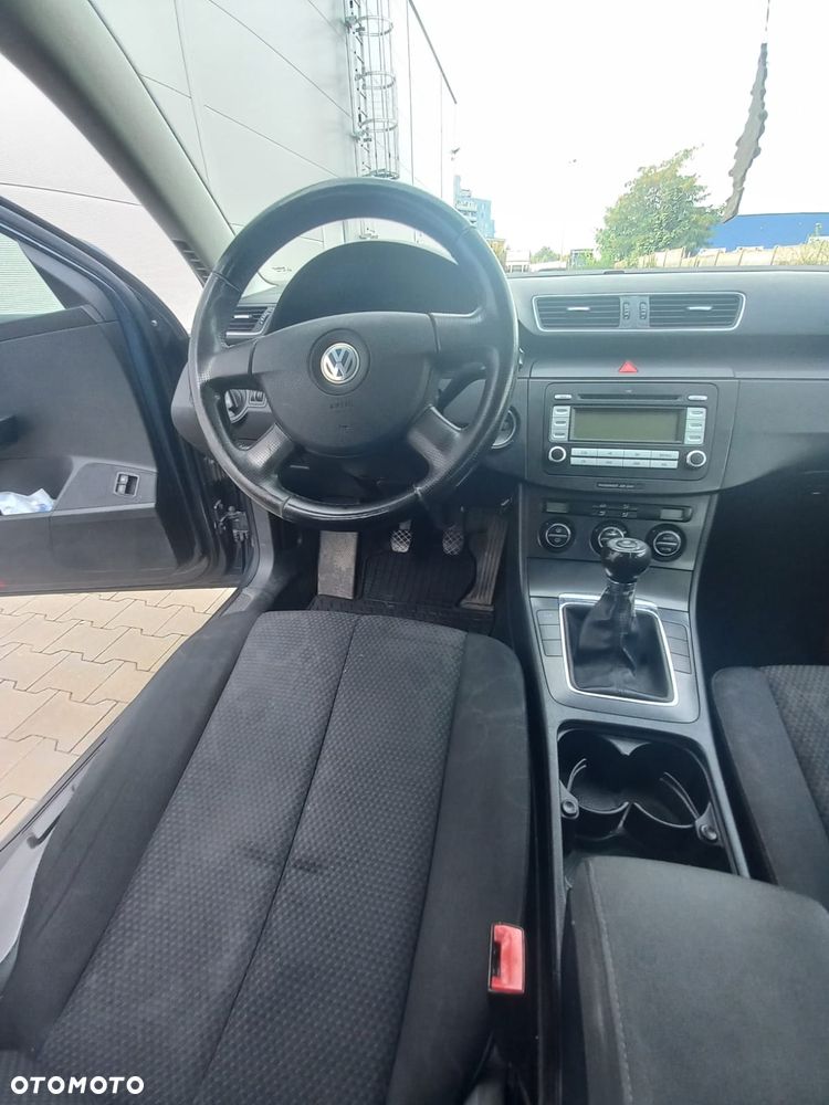 Volkswagen Passat - 24