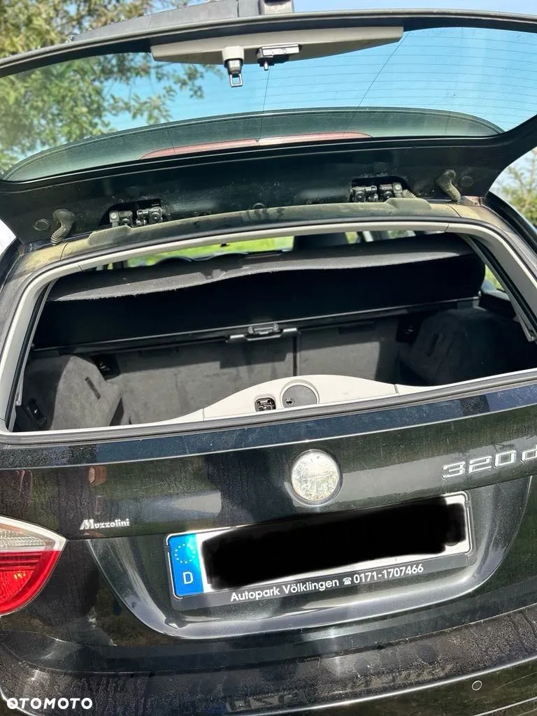 BMW Seria 3 320d DPF Touring - 4