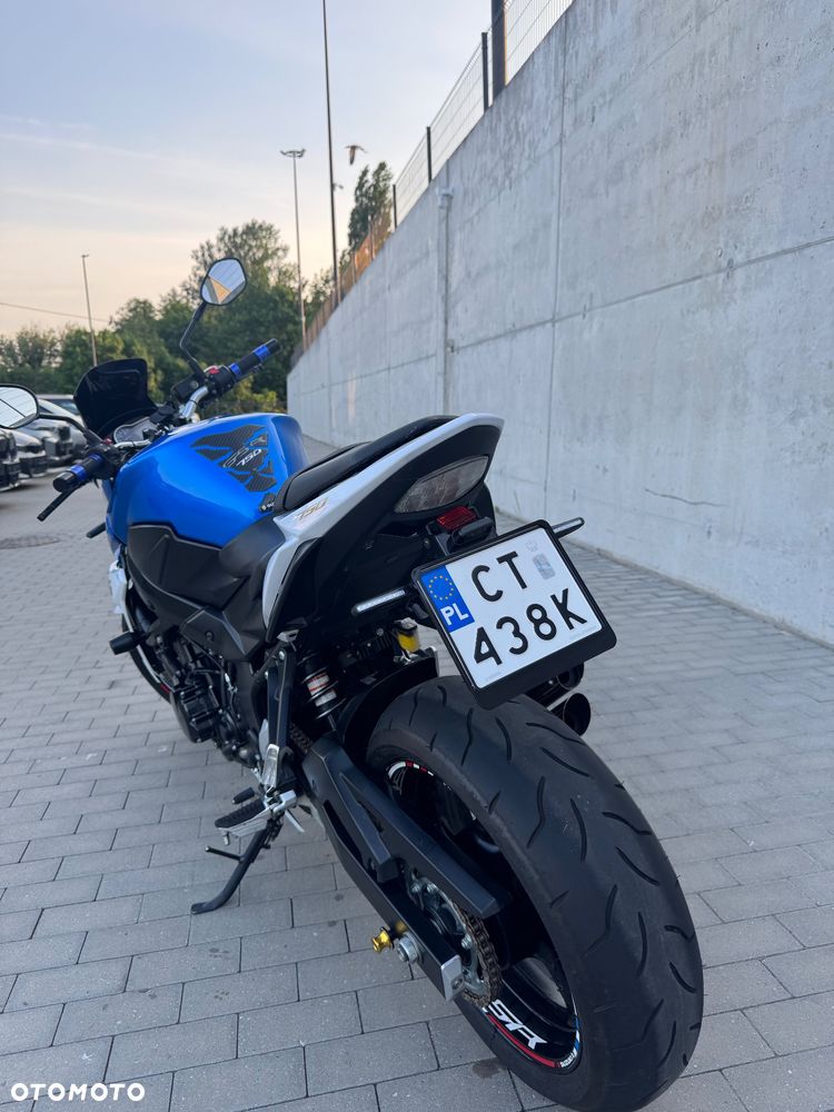 Suzuki GSR - 6