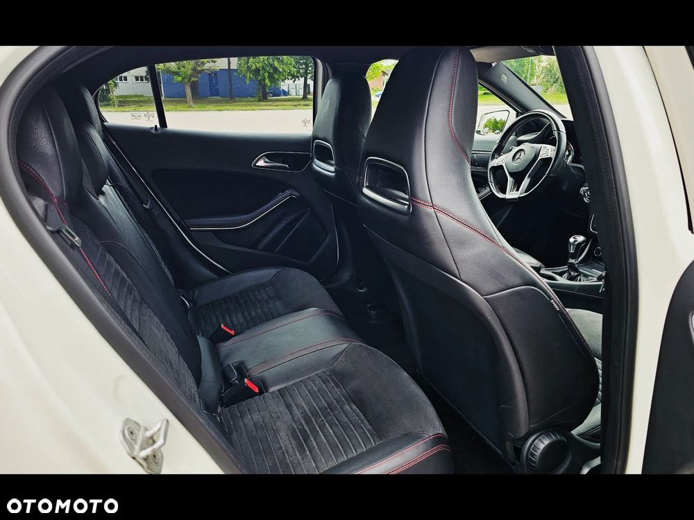 Mercedes-Benz GLA - 13