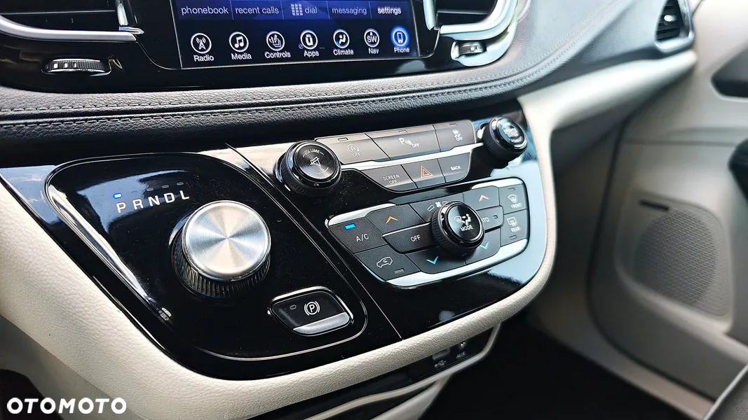 Chrysler Pacifica - 29