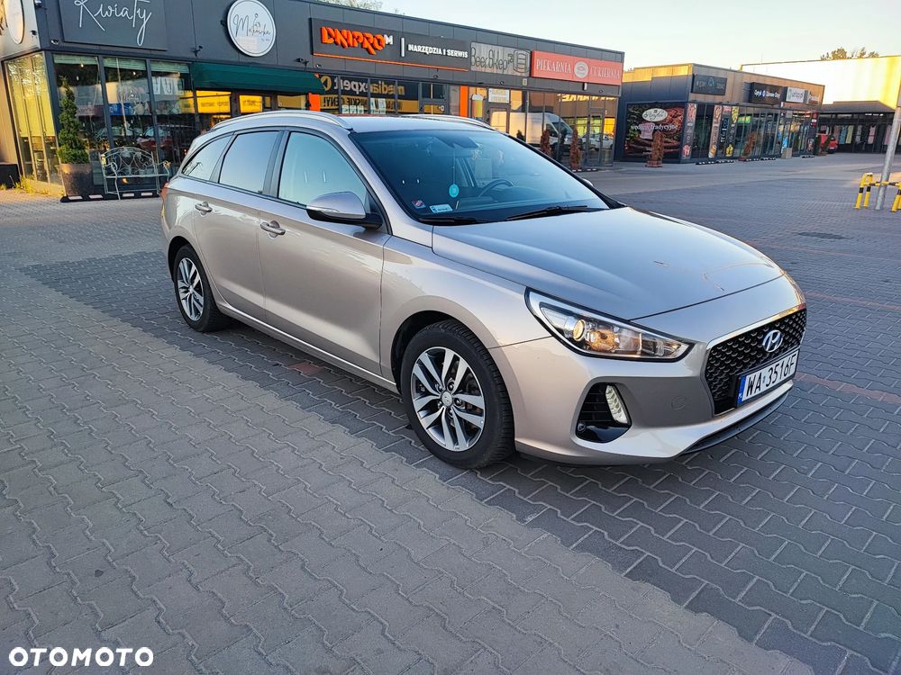 Hyundai i30 1.6 D Classic + - 7