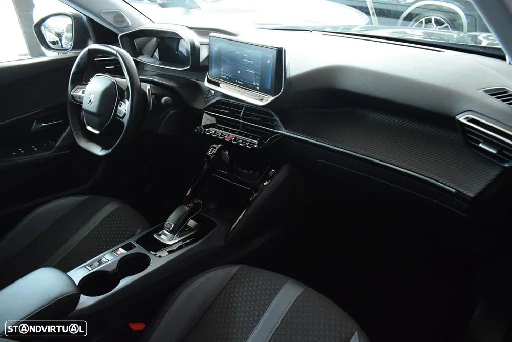 Peugeot 2008 1.5 BlueHDi Allure EAT8 - 42