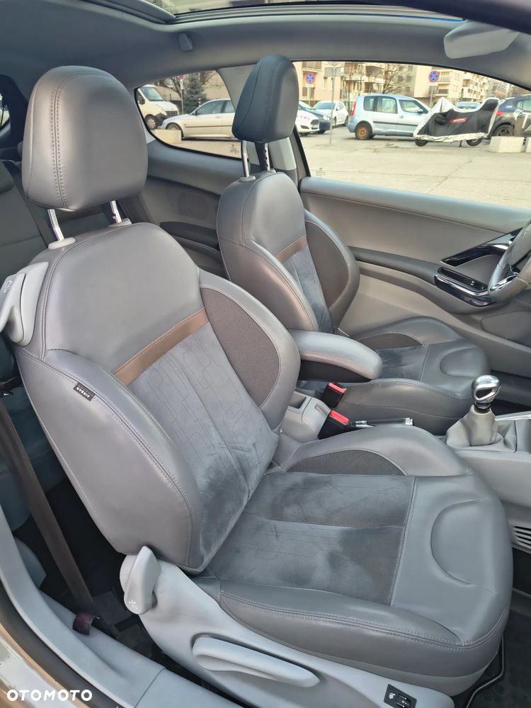 Peugeot 208 - 16