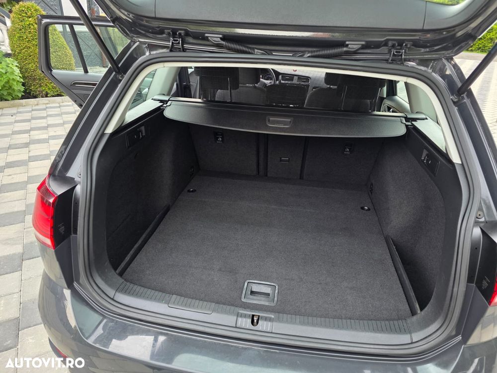 Volkswagen Golf - 11