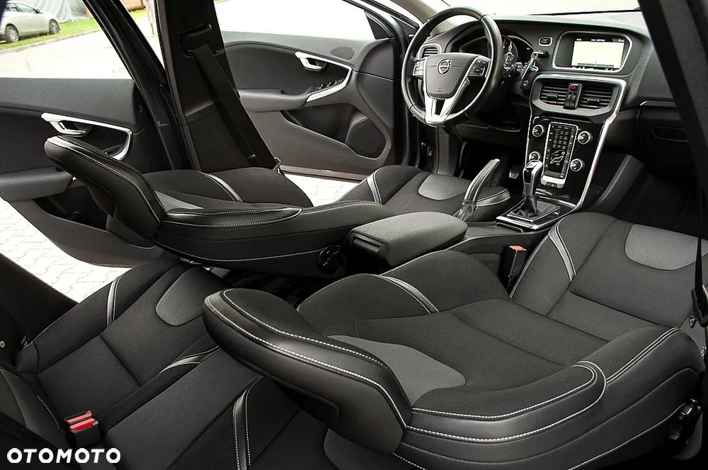 Volvo V40 D2 Drive-E Momentum - 30