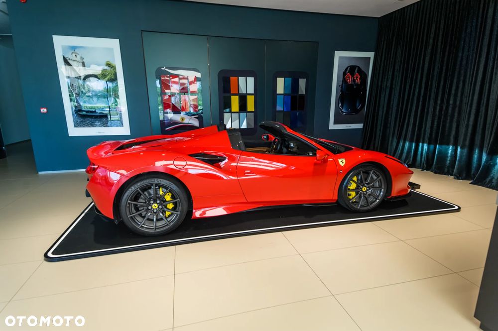 Ferrari F8 Spider Standard - 11