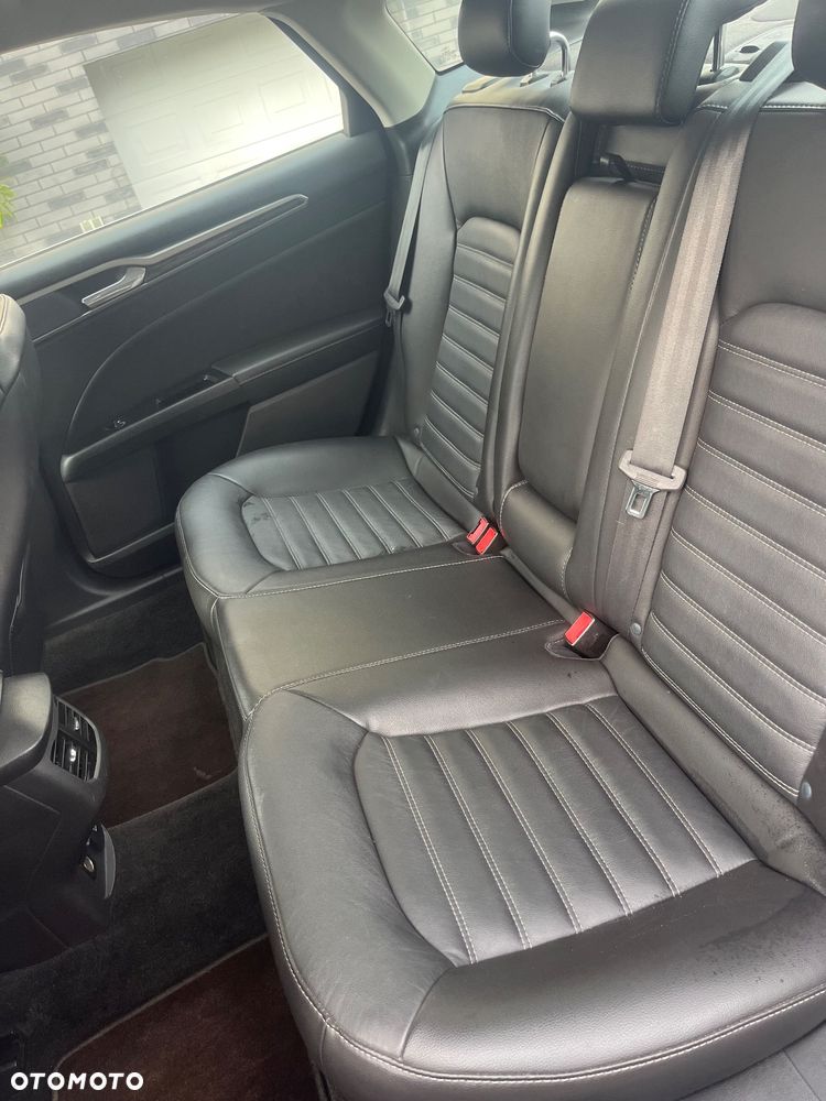 Ford Fusion - 16