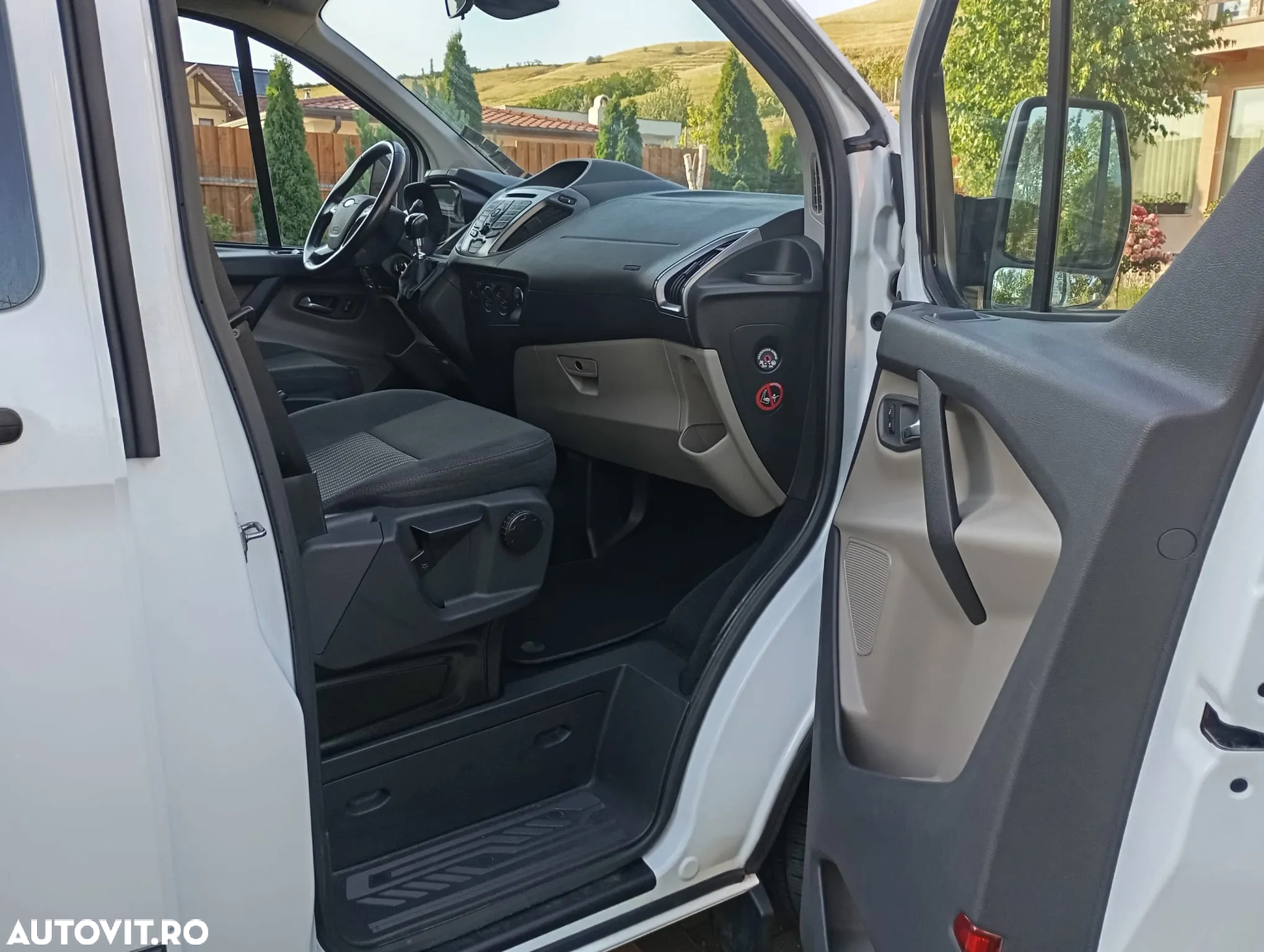Ford Tourneo Custom Bus 320 2.0 EcoBlue 130 CP L1H1 Trend - 11