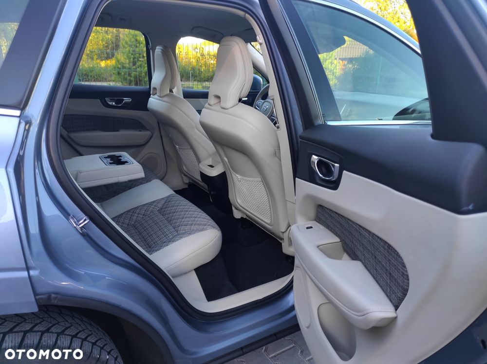 Volvo XC 60 B4 D AWD Momentum Pro - 12