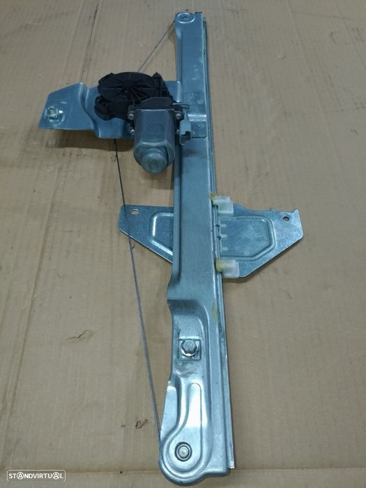 Peugeot Partner / Citroen Berlingo 2008/17 Elevador porta frente dta - 1