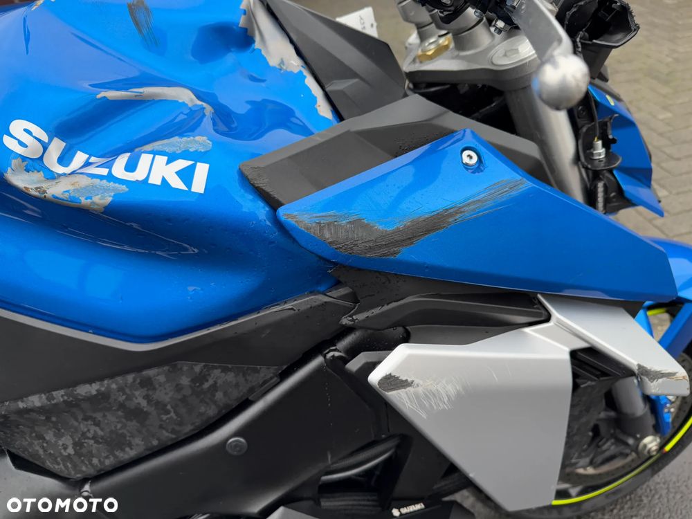 Suzuki GSX - 24