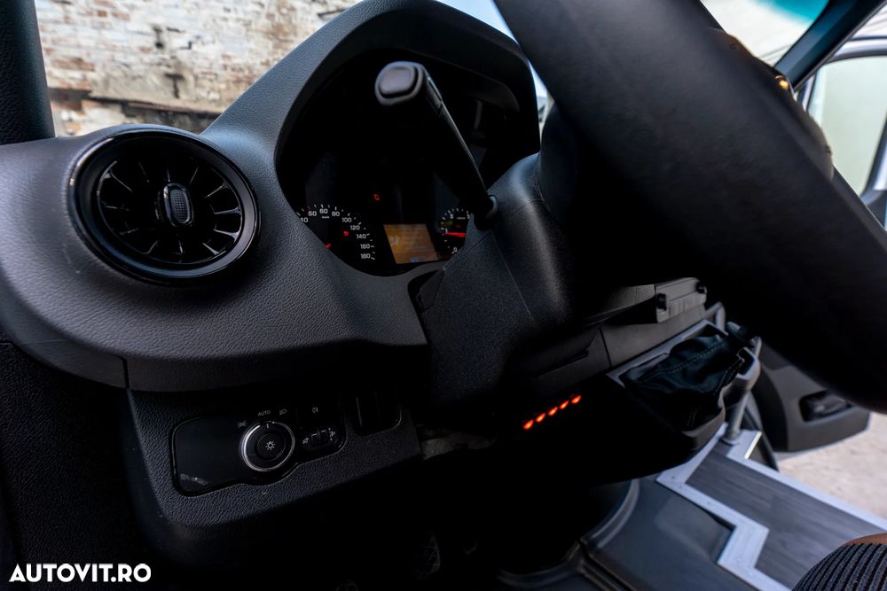 Mercedes-Benz Sprinter - 12