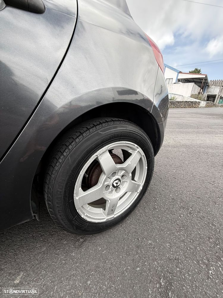 Renault Clio - 8