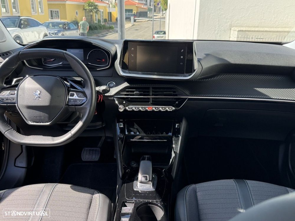 Peugeot 2008 1.2 PureTech Allure Pack EAT8 - 11