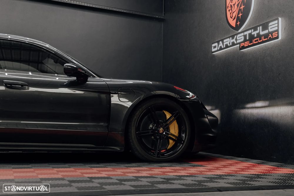 Porsche Taycan Turbo S - 8