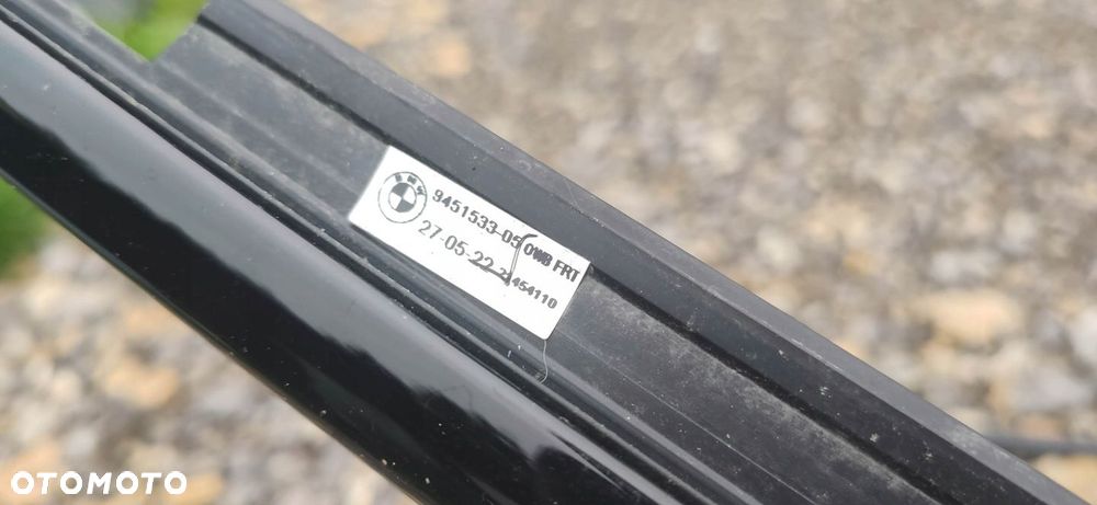 E LISTWA ZGARNIAJĄCA PRAWY PRZÓD CZARNA BMW X1 U11 - 2