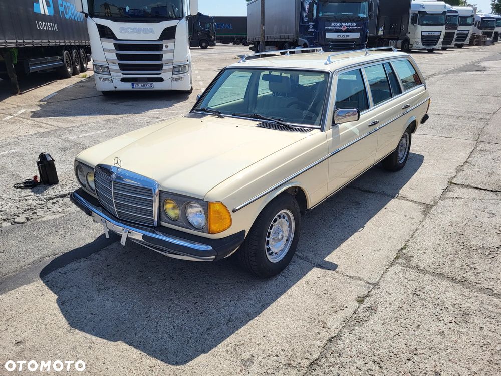 Mercedes-Benz W123 - 1