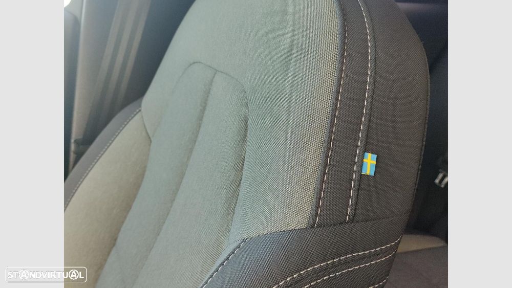 Volvo XC 40 2.0 B3 Black Edition - 21