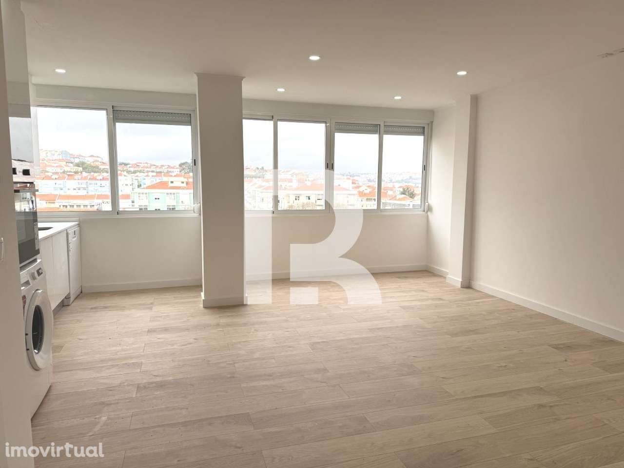Apartamento T4 remodelado a estrear na Damaia - Grande imagem: 3/19