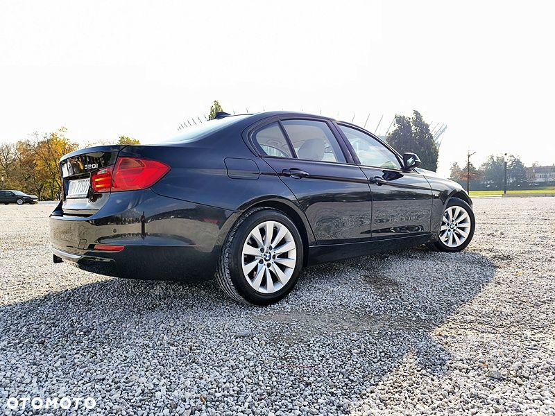BMW Seria 3 320i Modern Line - 13