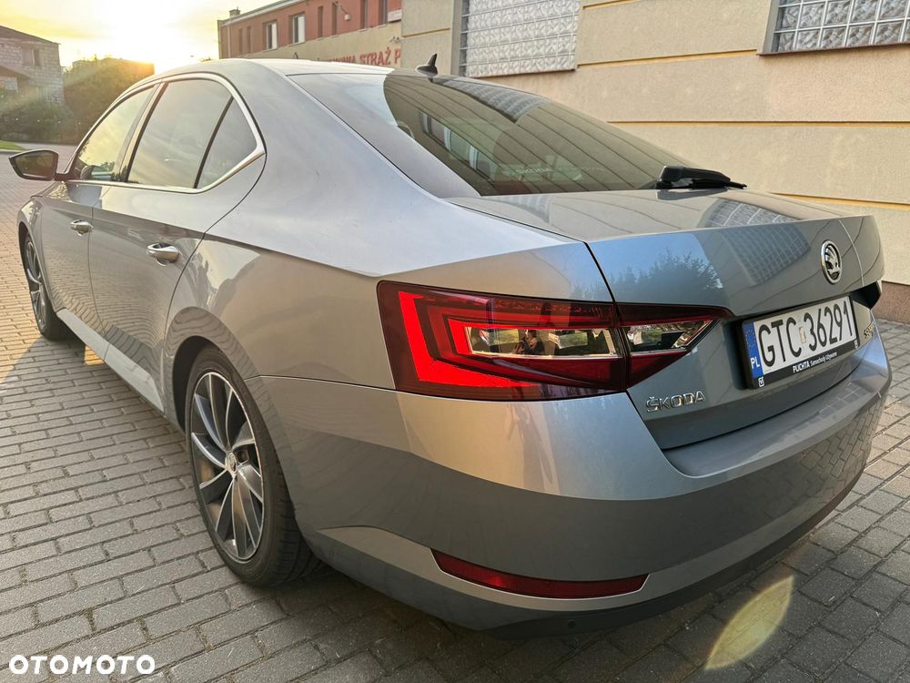 Skoda Superb 2.0 TDI L&K DSG - 8