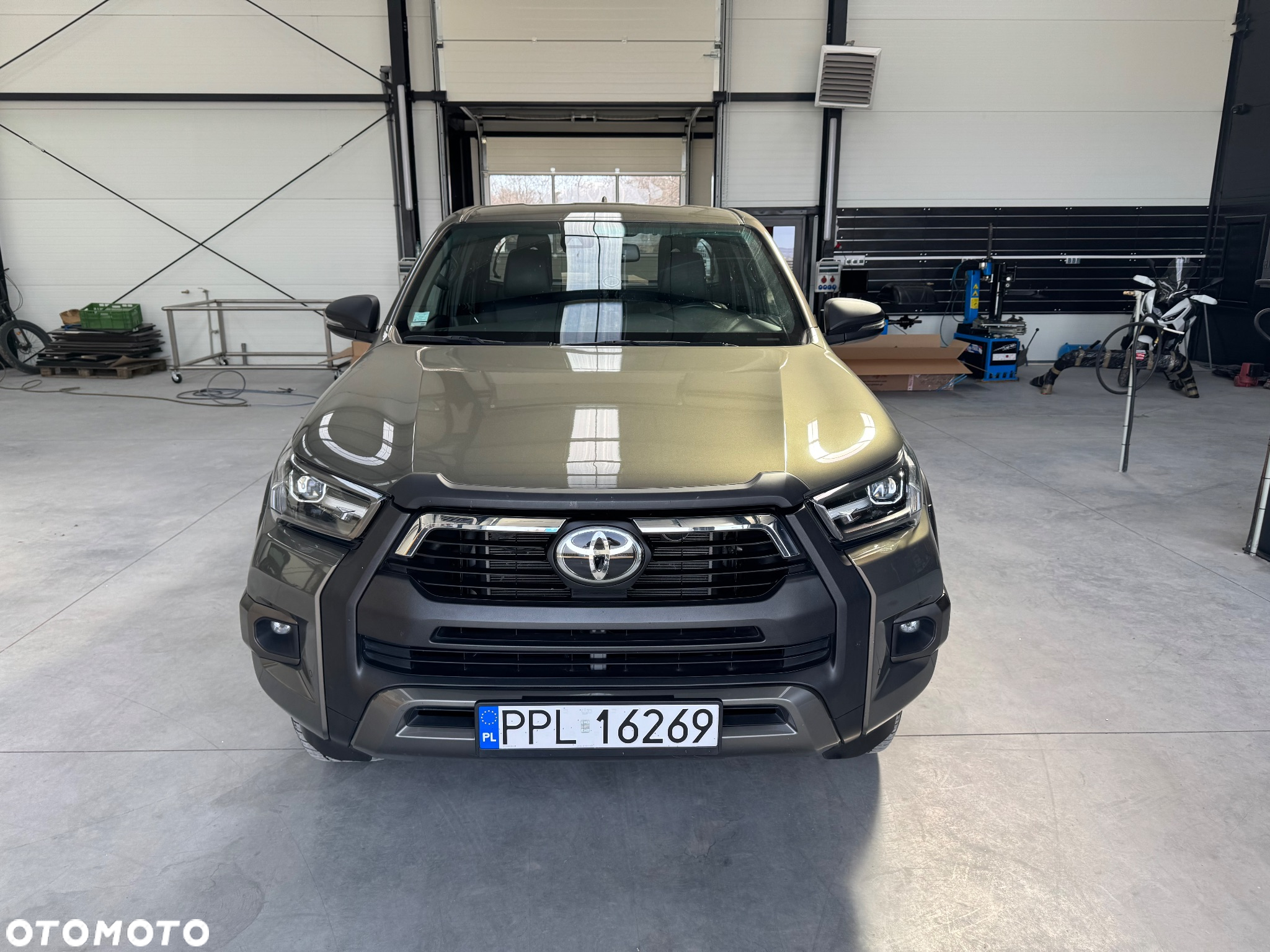 Toyota Hilux 4x4 Extra Cab Autm Invincible - 2
