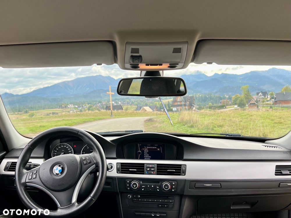 BMW Seria 3 320d xDrive - 13