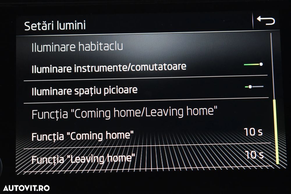 Skoda Superb Combi 2.0 TDI DSG Ambition - 29