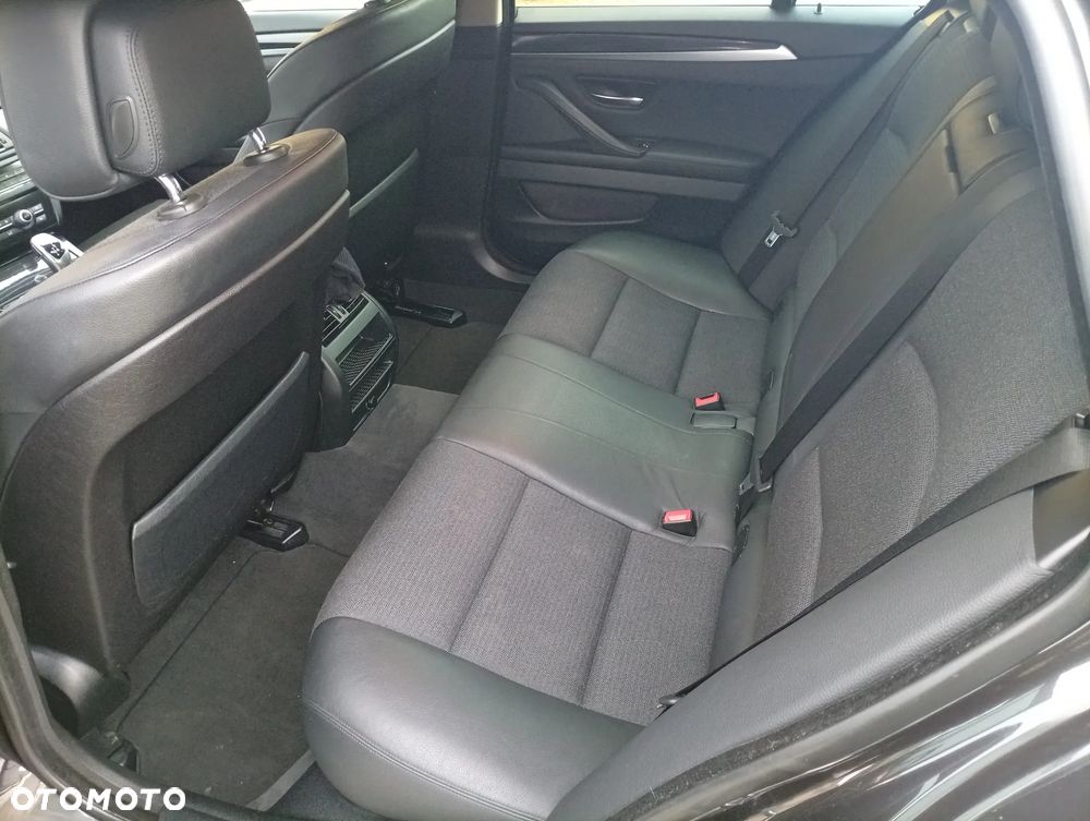 BMW Seria 5 525d xDrive Sport-Aut Modern Line - 16