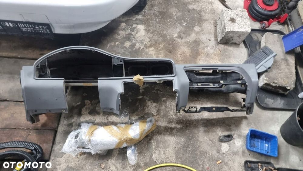 DESKA KONSOLA KOKPIT POD SCHOWEK SIWY BMW 8 E31 850 840 EU - 1