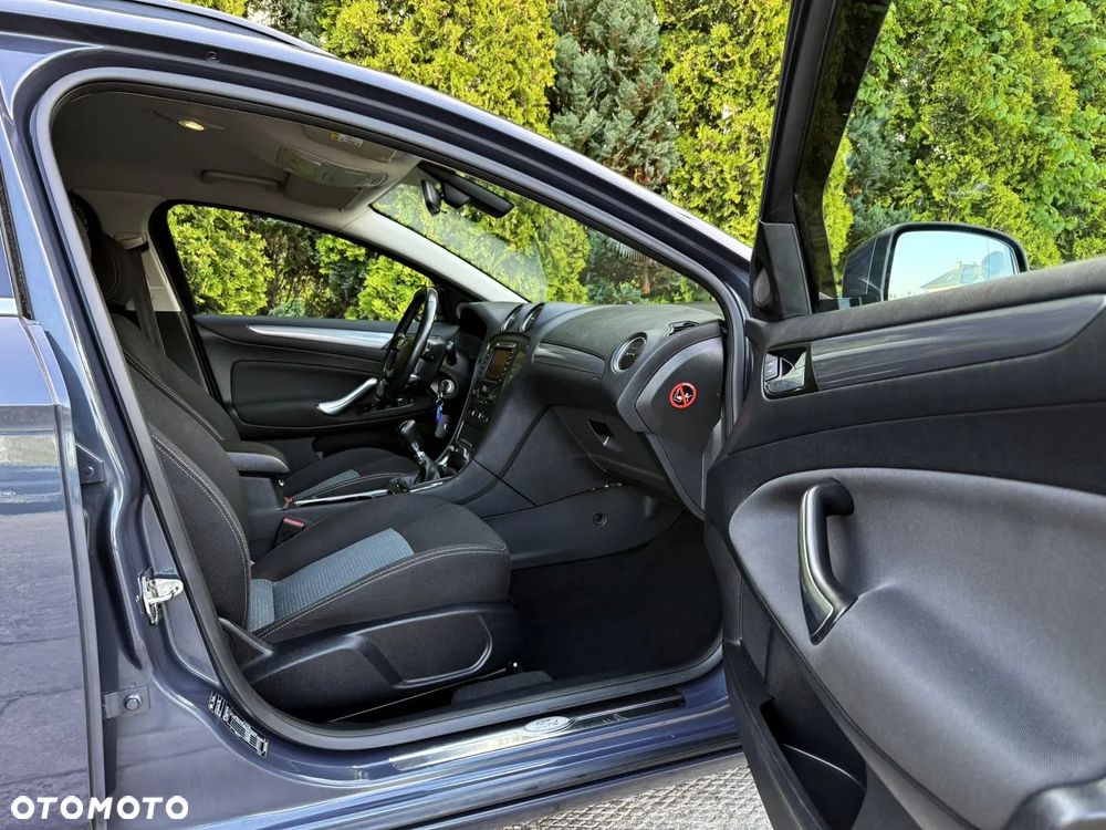 Ford Mondeo - 34