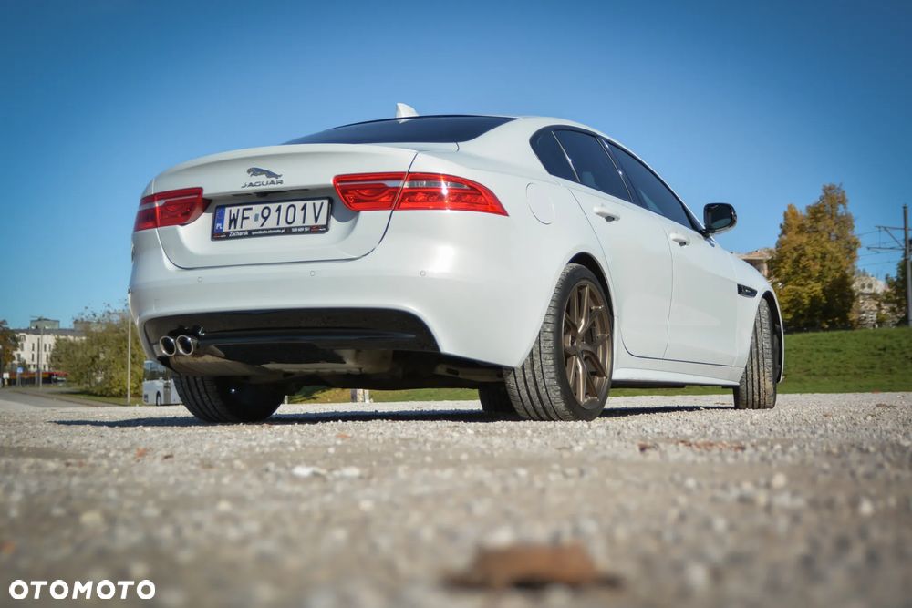 Jaguar XE 2.0 D R-Sport - 19