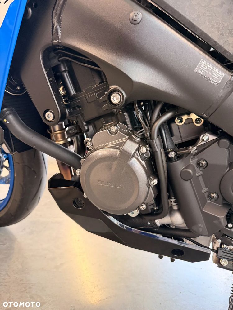 Suzuki GSX 1000 - 12