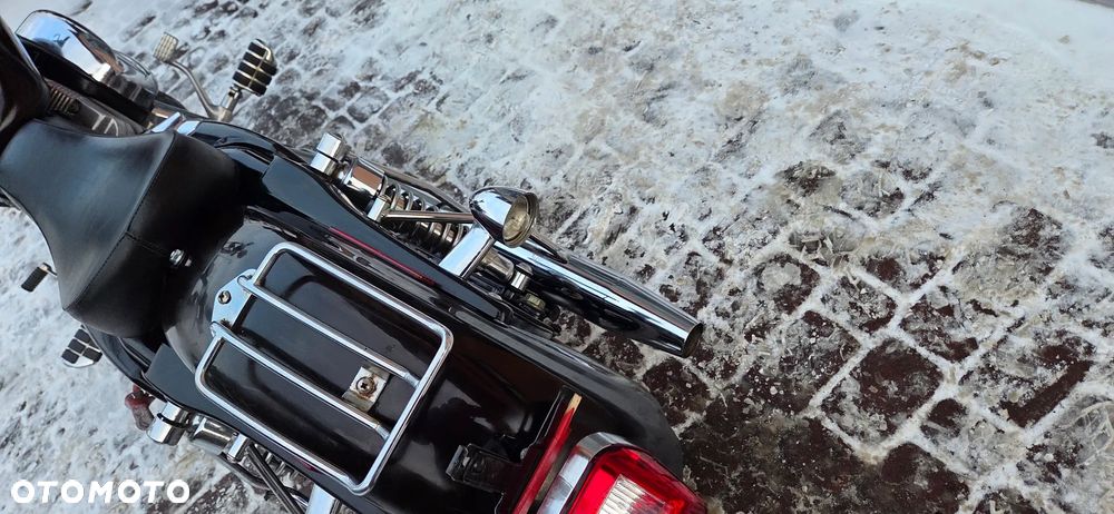 Harley-Davidson Sportster Custom 883C - 21