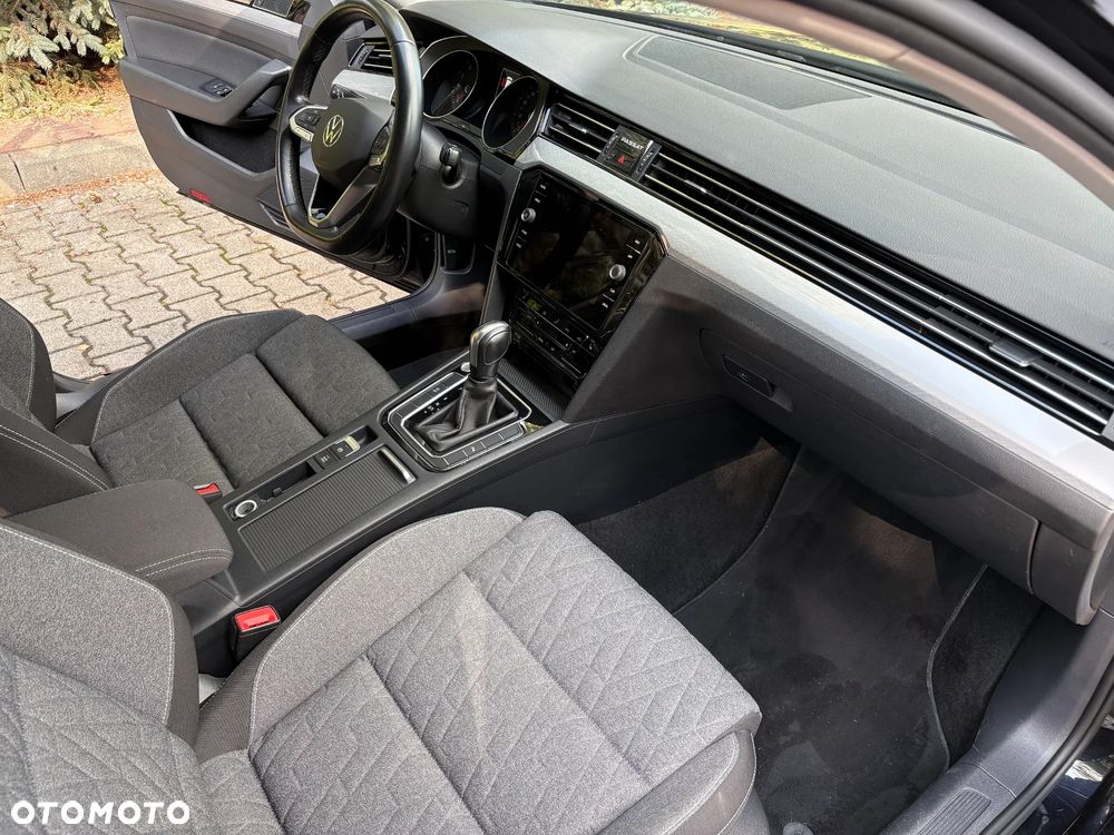 Volkswagen Passat - 12