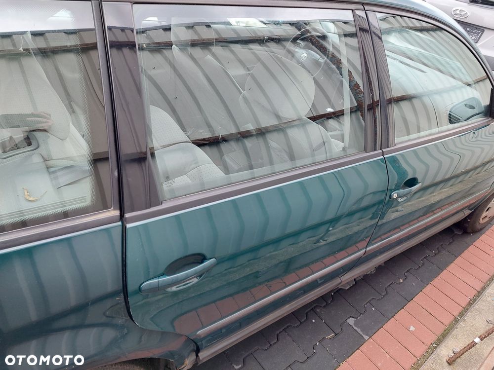 DRZWI KOMPLETNE PRAWY TYŁ VOLKSWAGEN PASSAT B5 KOMBI LB6G - 1