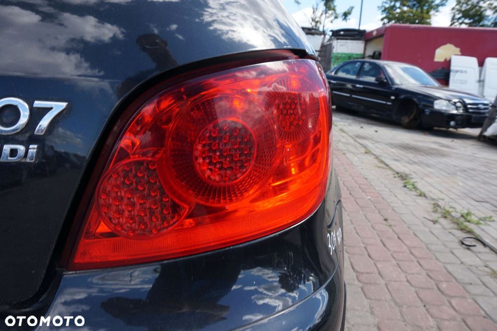 LAMPA TYLNA PRAWA 307 LIFT 5D HB  PEUGEOT 2005-2007 - 3