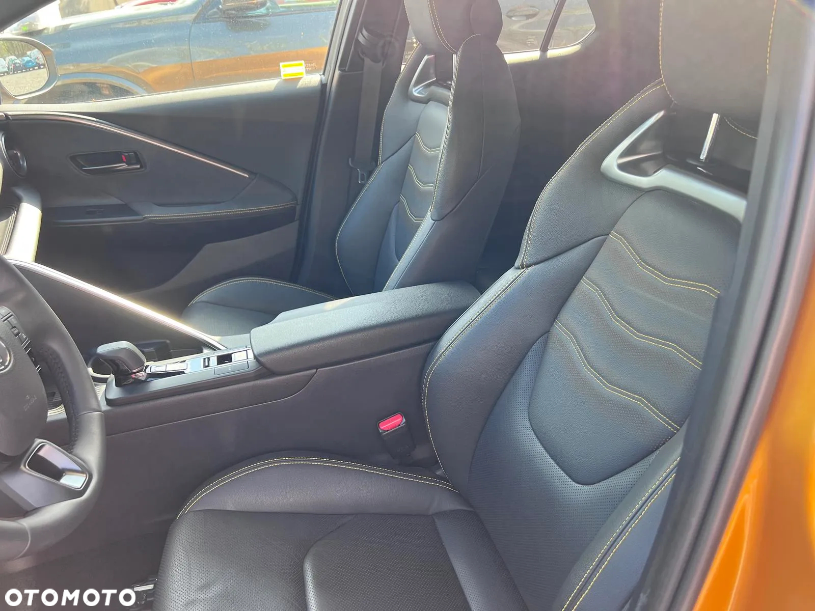 Toyota C-HR 2.0 PHEV Dynamic Force Executive - 11