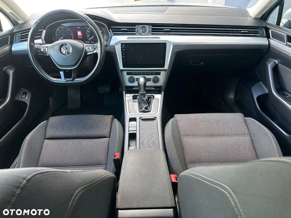 Volkswagen Passat 2.0 TDI SCR DSG Comfortline - 18