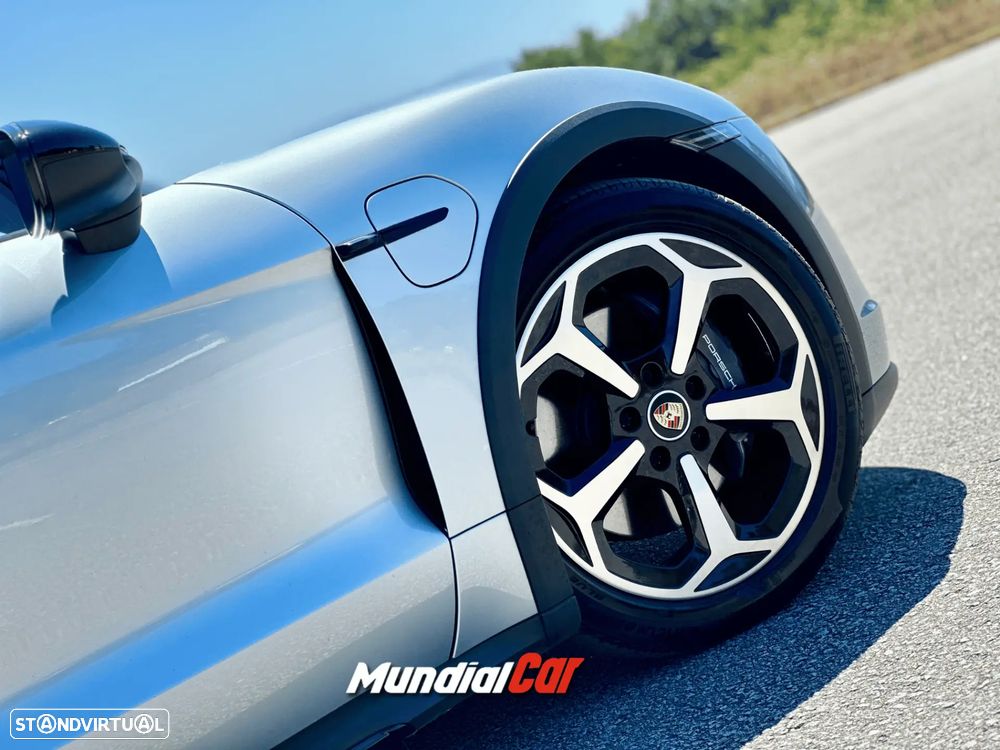 Porsche Taycan Cross Turismo 4 - 21