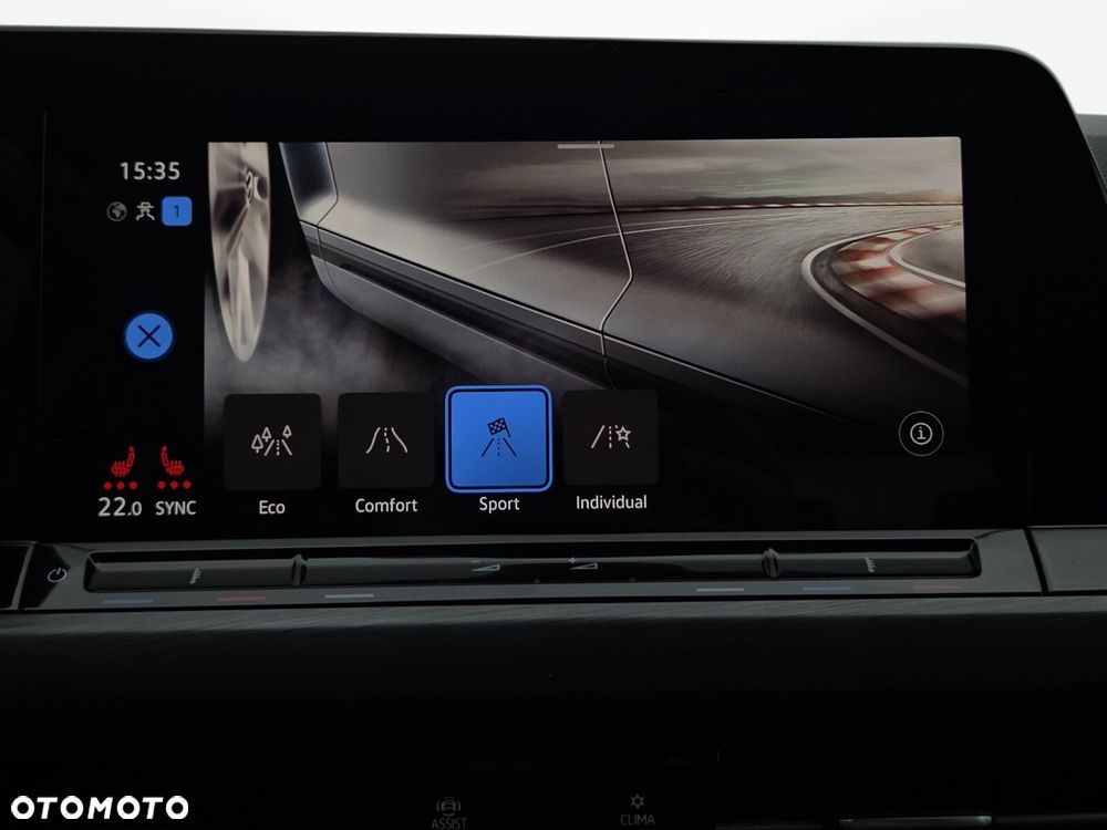 Volkswagen Golf 1.5 eTSI EVO Style DSG - 24
