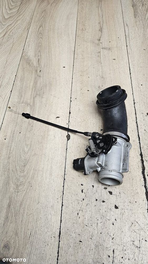 Przepustnica prawa BMW R12300 GS  13547672732 - 4