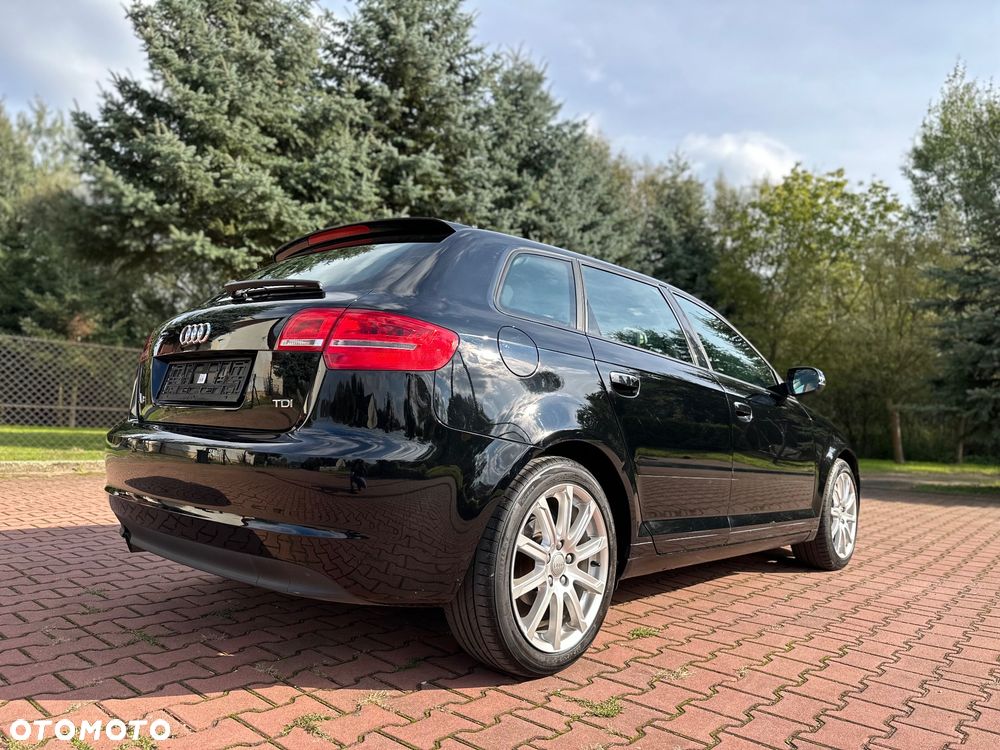 Audi A3 Sportback 1.6 TDI DPF Ambiente - 3