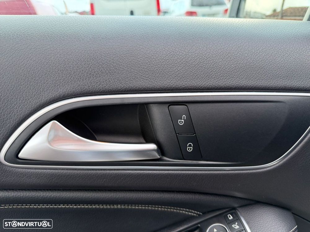 Mercedes-Benz GLA 180 CDI Urban - 21