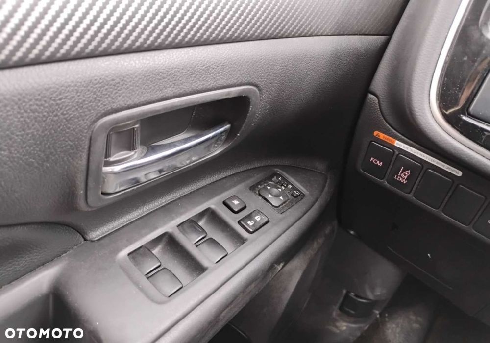 Mitsubishi Outlander - 12