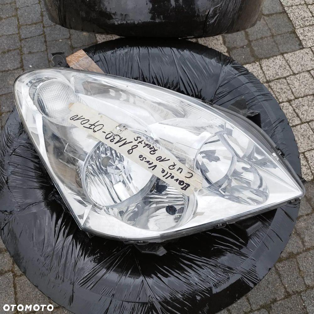 LAMPA przód corolla verso - 1