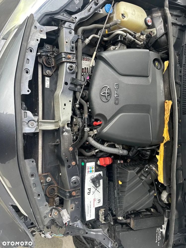 Toyota Avensis 2.0 D-4D Selection - 9