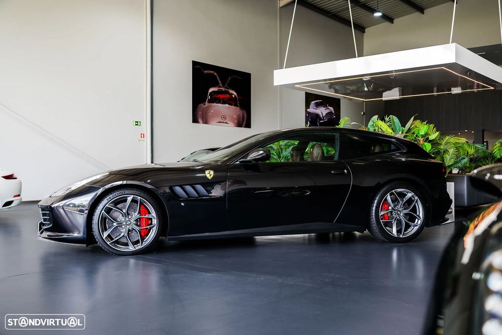 Ferrari GTC4 Lusso - 11